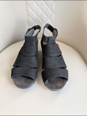 Dansko Black Women’s Strappy Wedge Sandals